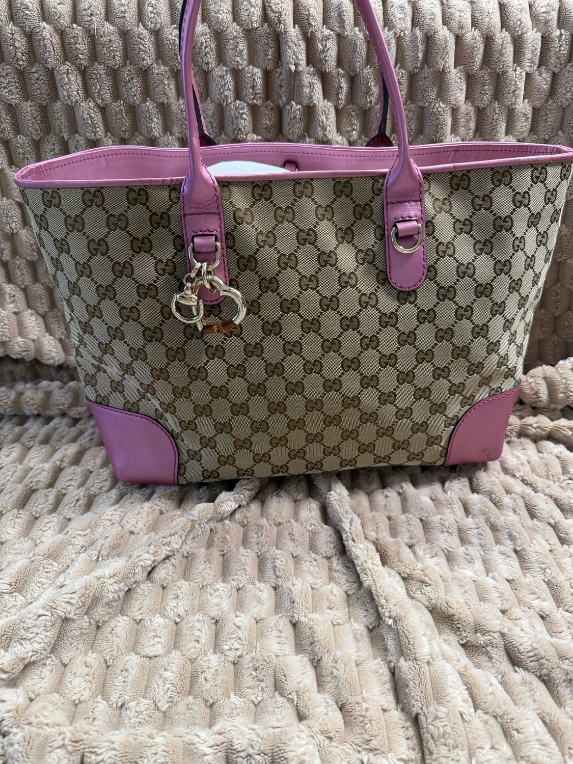 Gucci Monogram Canvas Heart Bit Tote in Pink