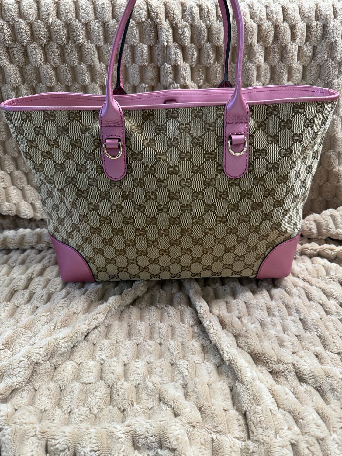 Gucci Monogram Canvas Heart Bit Tote in Pink