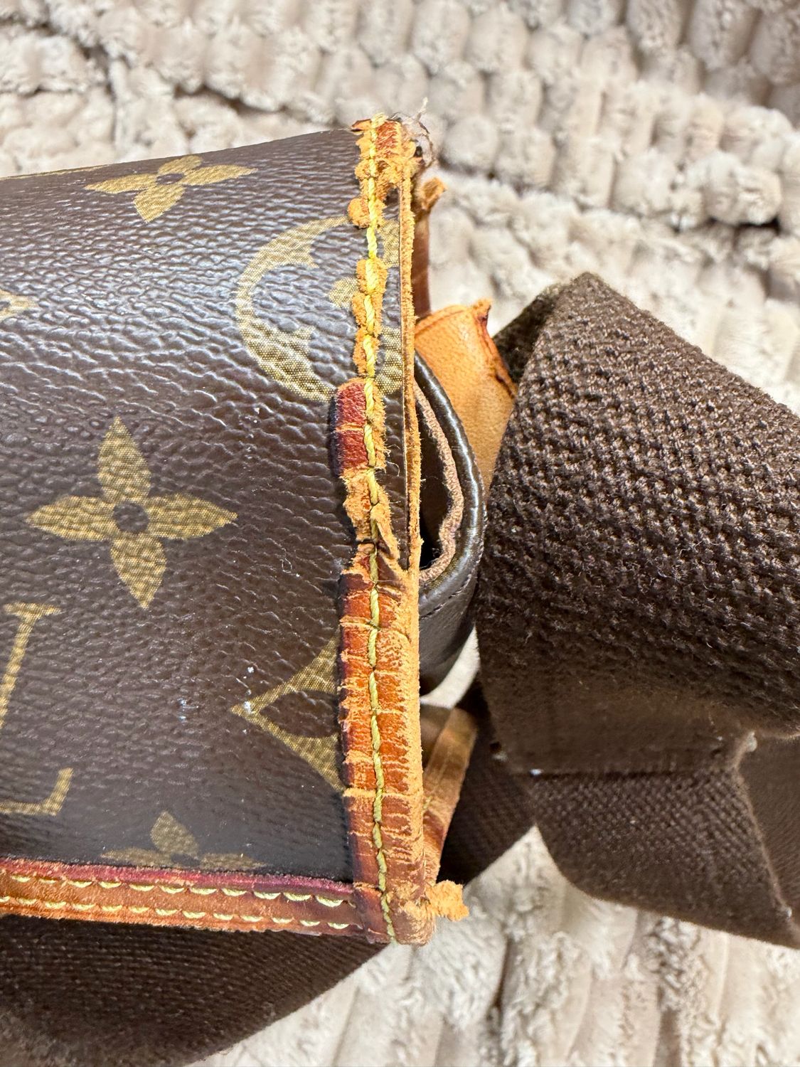 Louis Vuitton Monogram Bosphore Messenger Sling