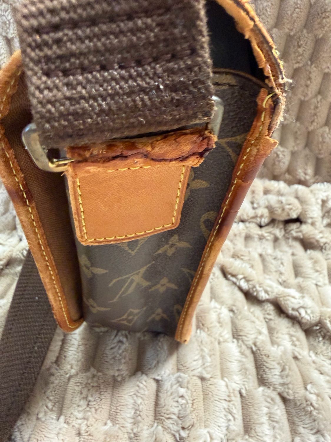 Louis Vuitton Monogram Bosphore Messenger Sling