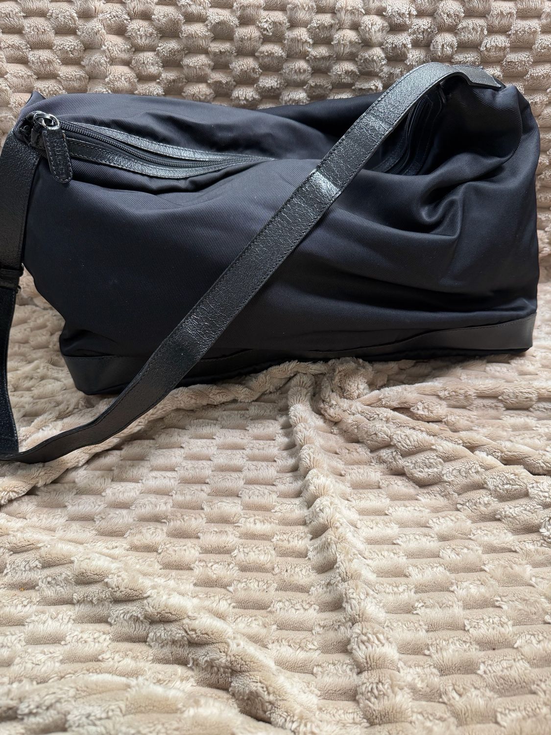 Gucci Nylon Messenger Sling Large Shoulder Hobo