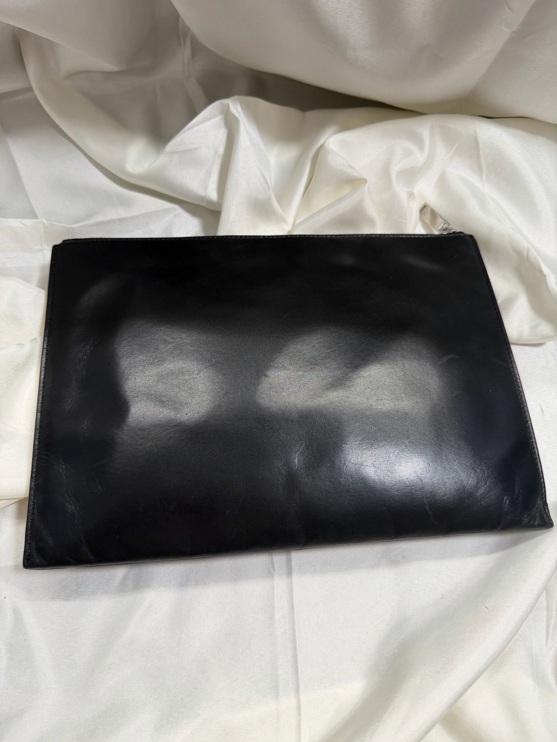 Yves Saint Laurent Smooth Calfskin Tablet Clutch Zipper in Black