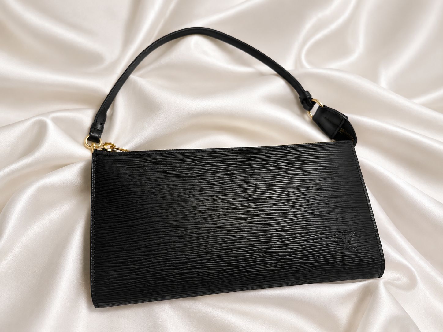 Louis Vuitton Epi Pochette Accesoires in Noir