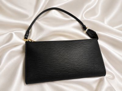 Louis Vuitton Epi Pochette Accesoires in Noir