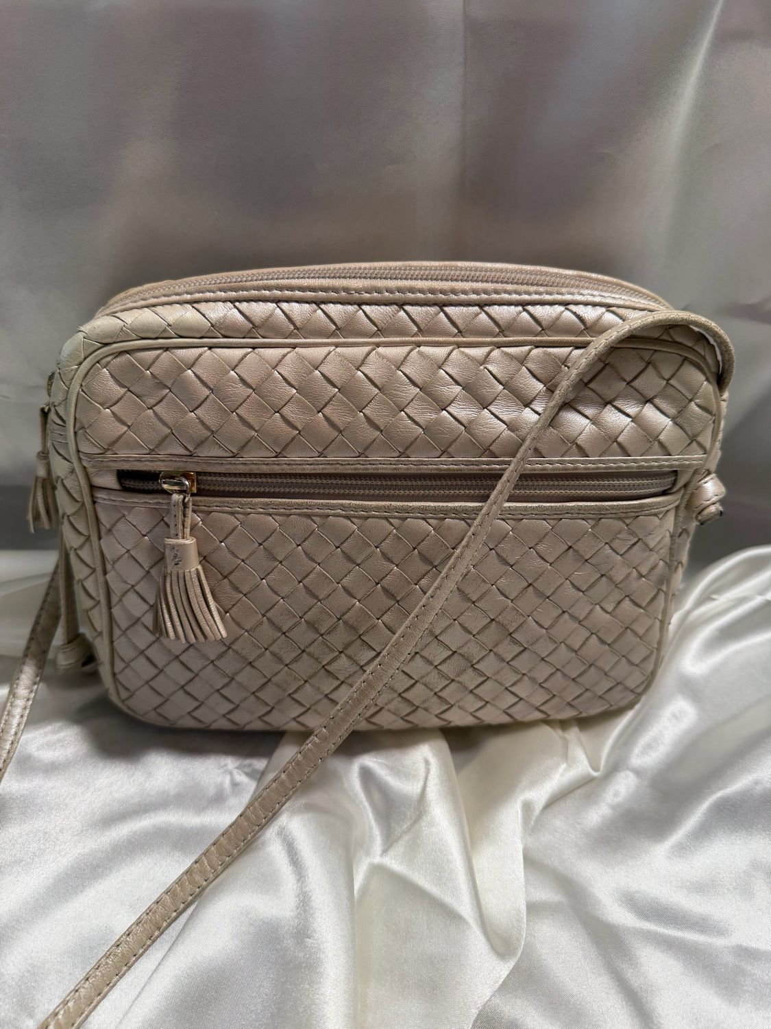 Bottega Veneta Intreciatto Nodini Vintage Camera Bag in Pearlu White Crossbody