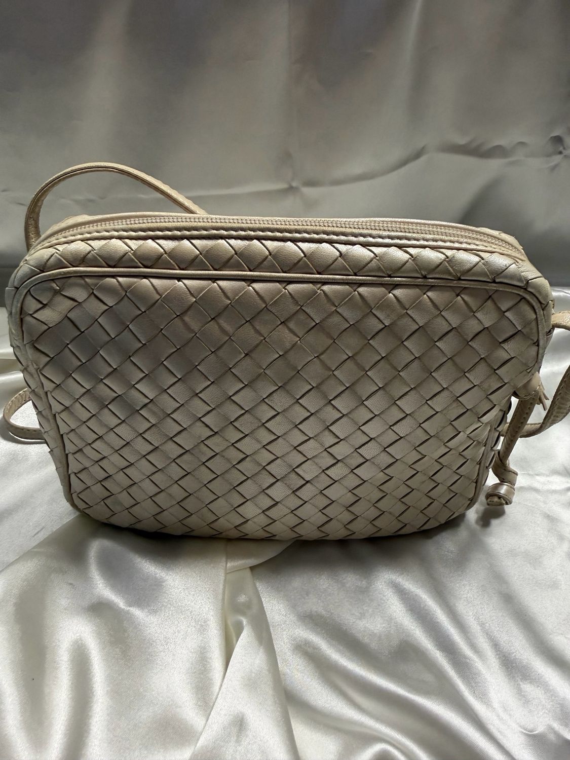 Bottega Veneta Intreciatto Nodini Vintage Camera Bag in Pearlu White Crossbody