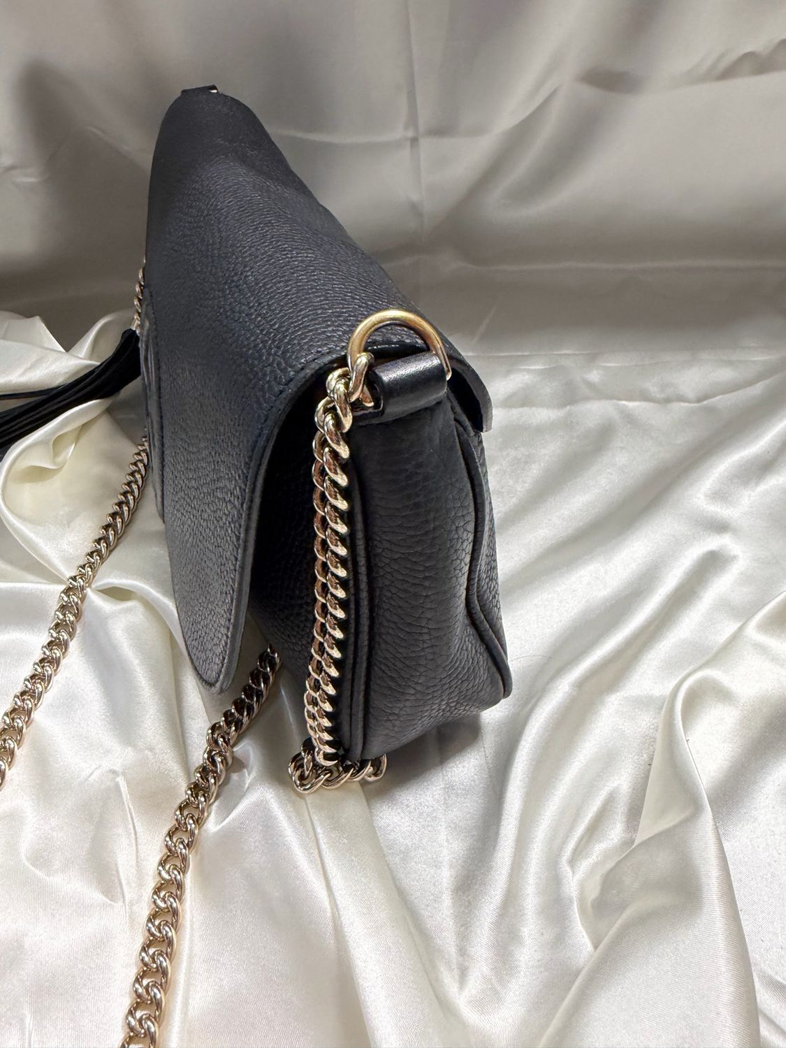 Gucci Pebbled Leather Soho Flap Chain Strap Medium Crossbody in Black