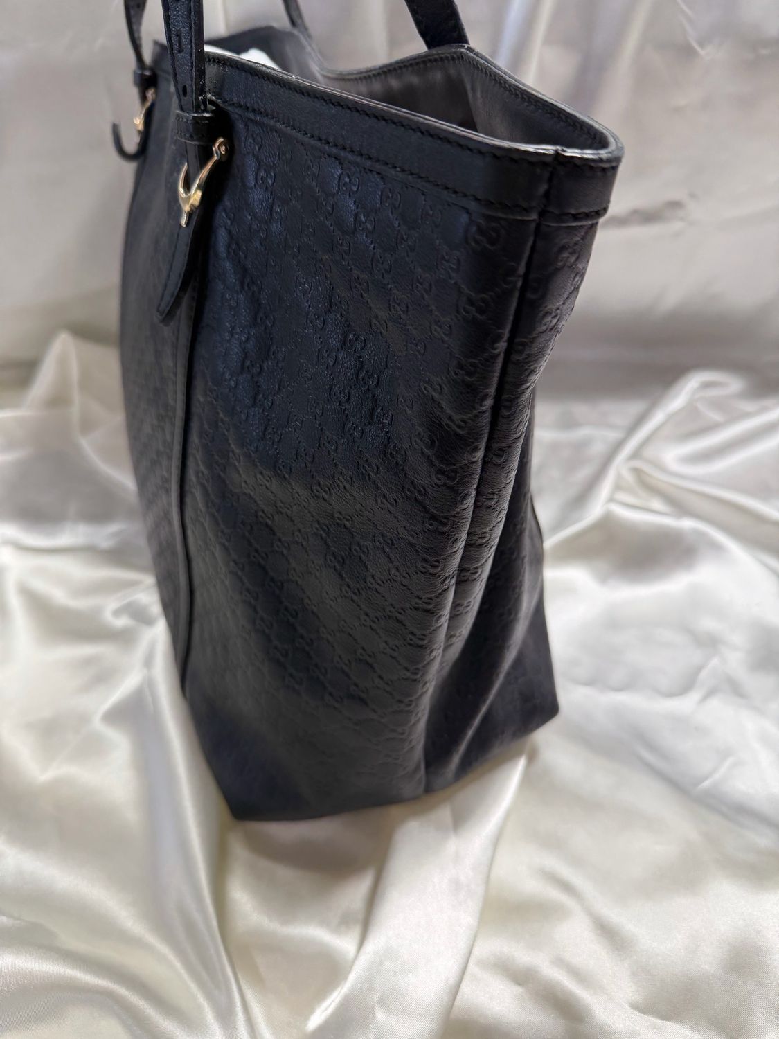 Gucci Microguccissima Nice Medium Tote Shoulder Bag in Black