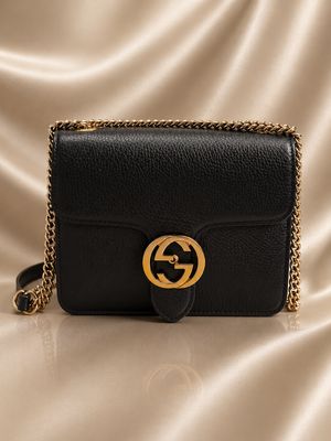 Gucci Dollar Interlocking Pebbled Leather Crossbody Flap Sling in Black