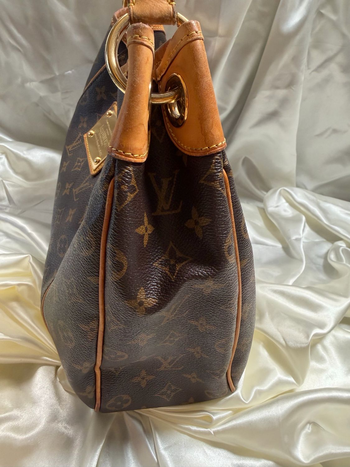 Louis Vuitton Galliera PM Hobo Shoulder Bag