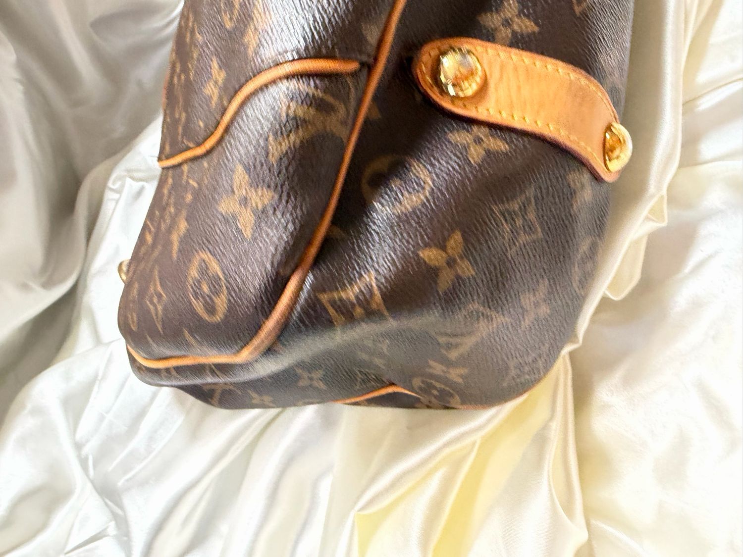 Louis Vuitton Galliera PM Hobo Shoulder Bag