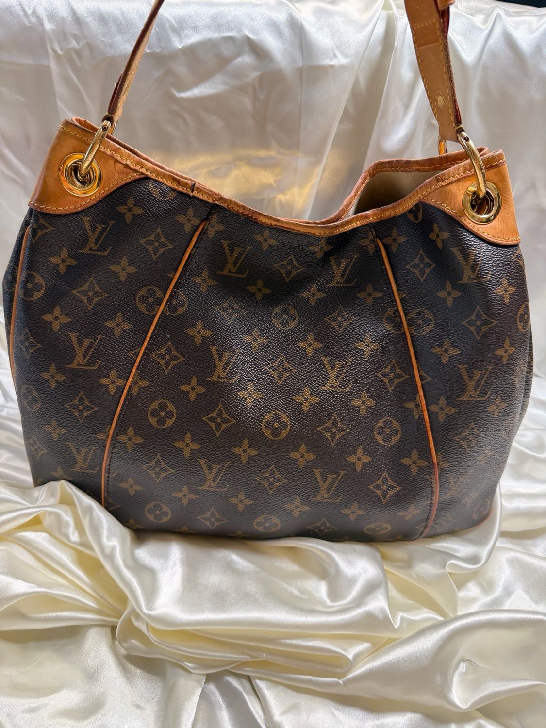 Louis Vuitton Galliera PM Hobo Shoulder Bag