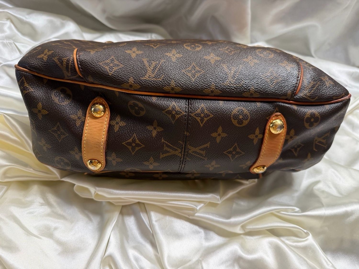 Louis Vuitton Galliera PM Hobo Shoulder Bag