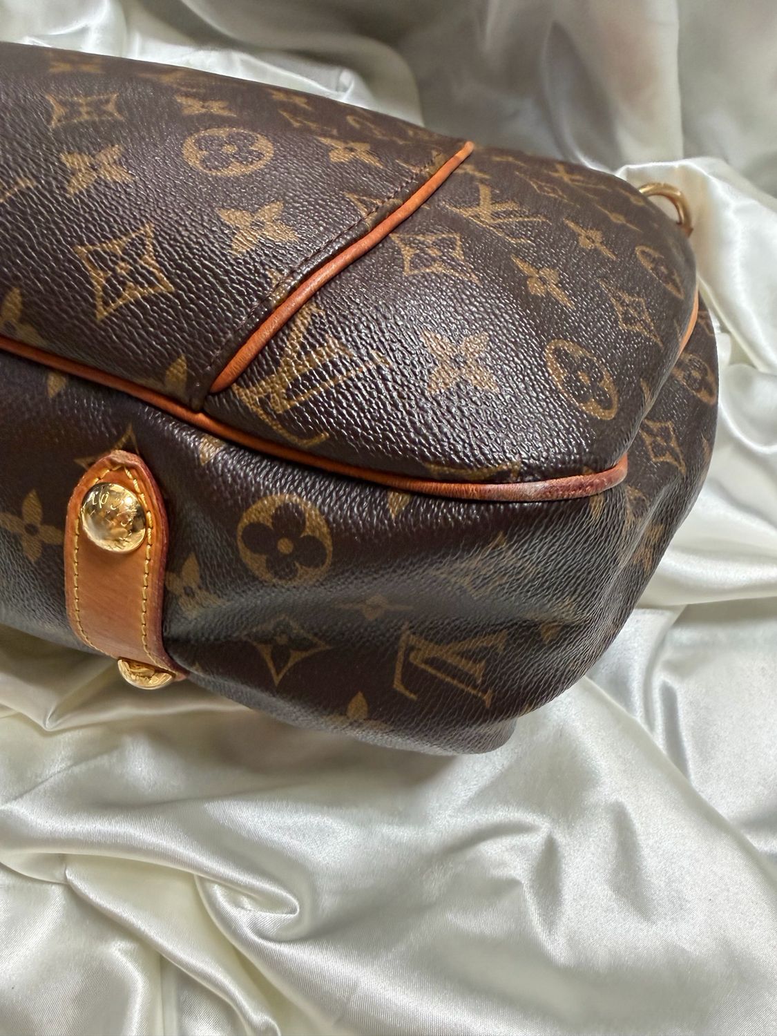 Louis Vuitton Galliera PM Hobo Shoulder Bag