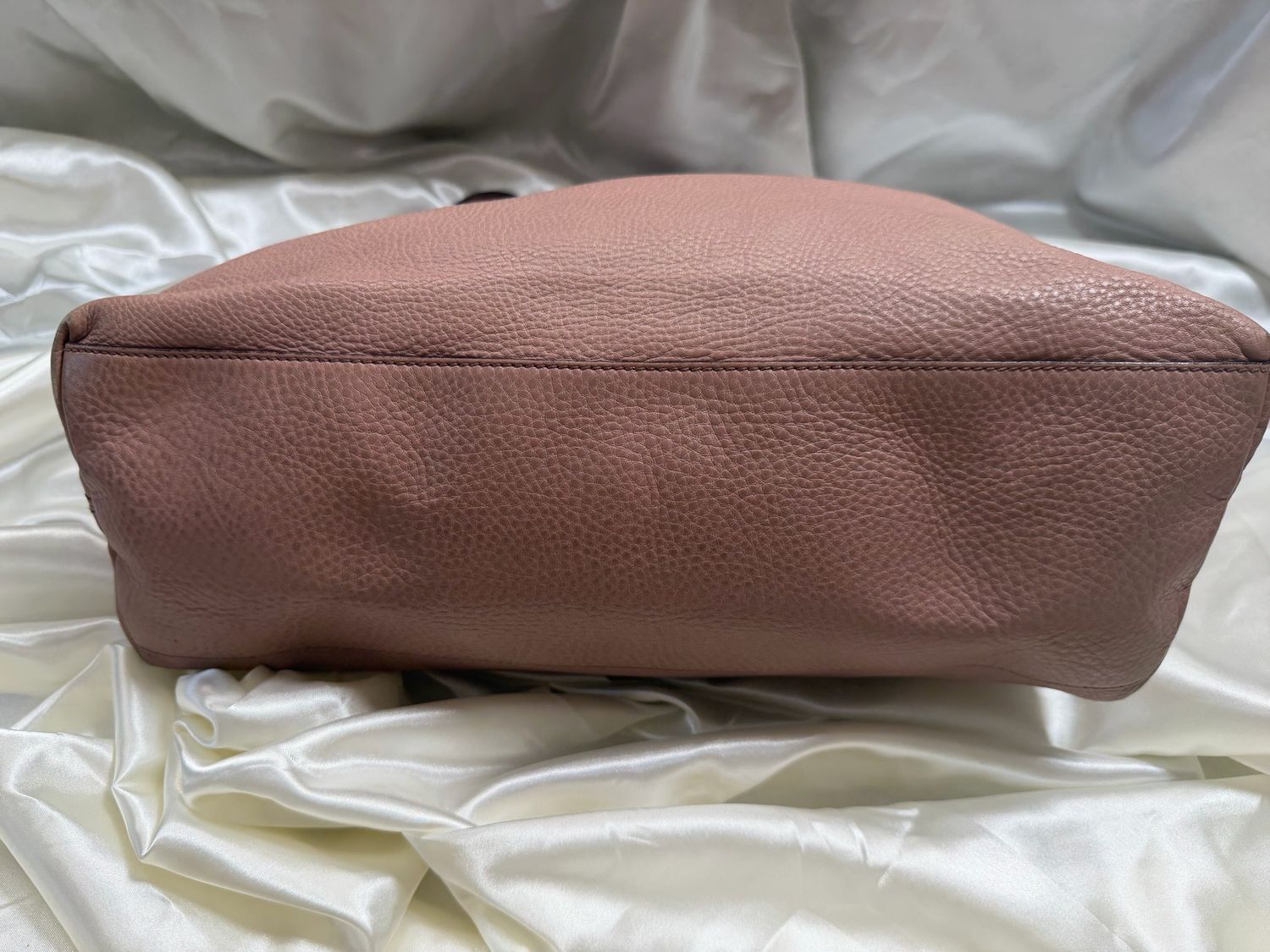Gucci Pebbled Leather Soho Calfskin Chain Tote in Blush