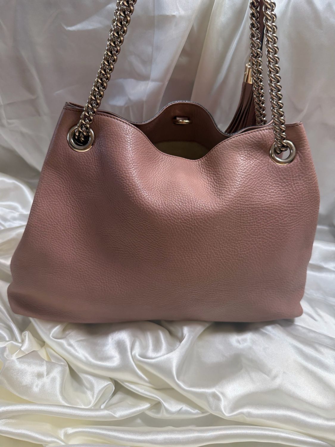 Gucci Pebbled Leather Soho Calfskin Chain Tote in Blush