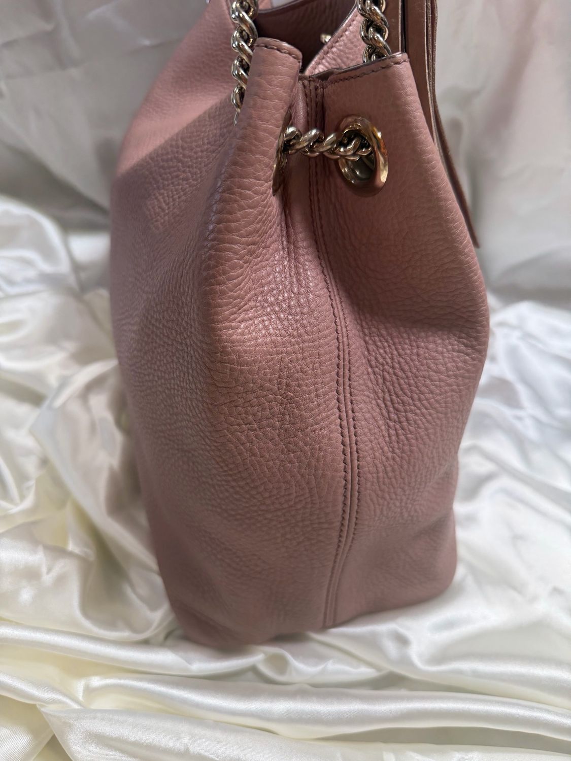 Gucci Pebbled Leather Soho Calfskin Chain Tote in Blush