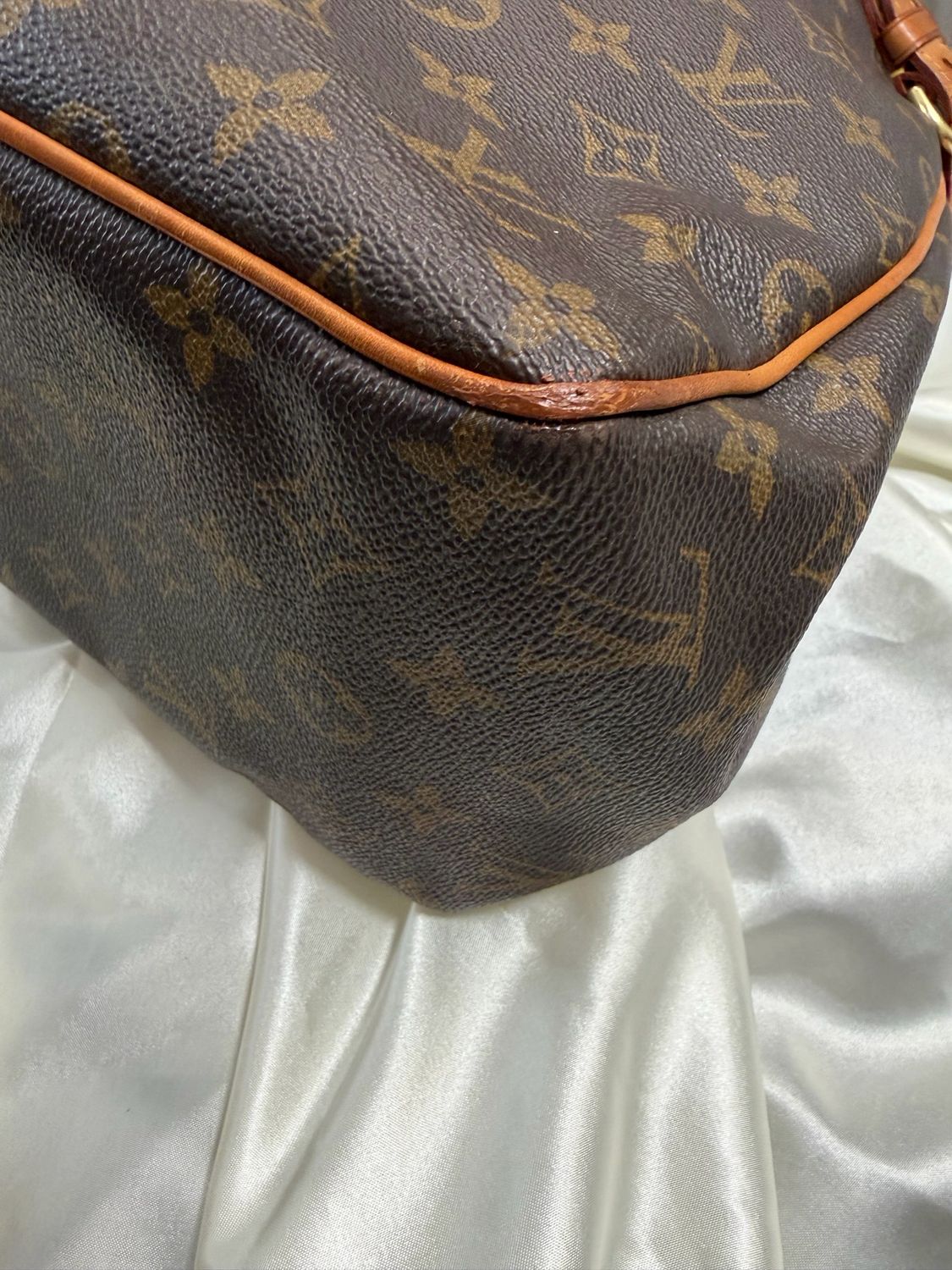 Louis Vuitton Monogram Batignolles Vertical Tote Shoulder