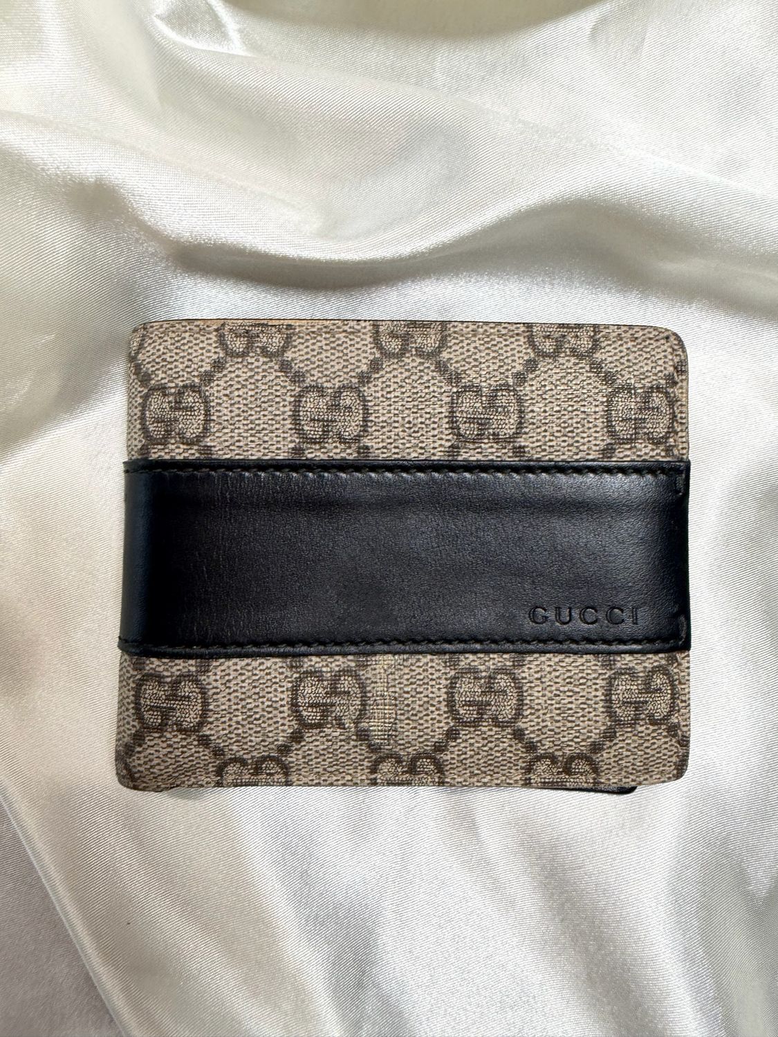 Gucci Monogram Supreme Mens Bifold Flap Wallet
