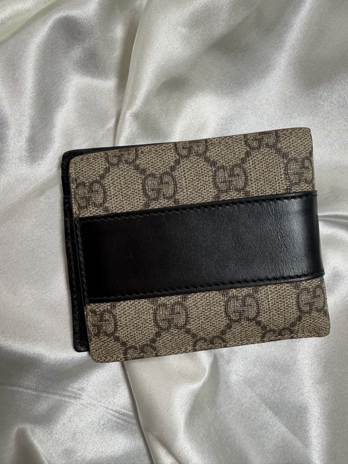 Gucci Monogram Supreme Mens Bifold Flap Wallet