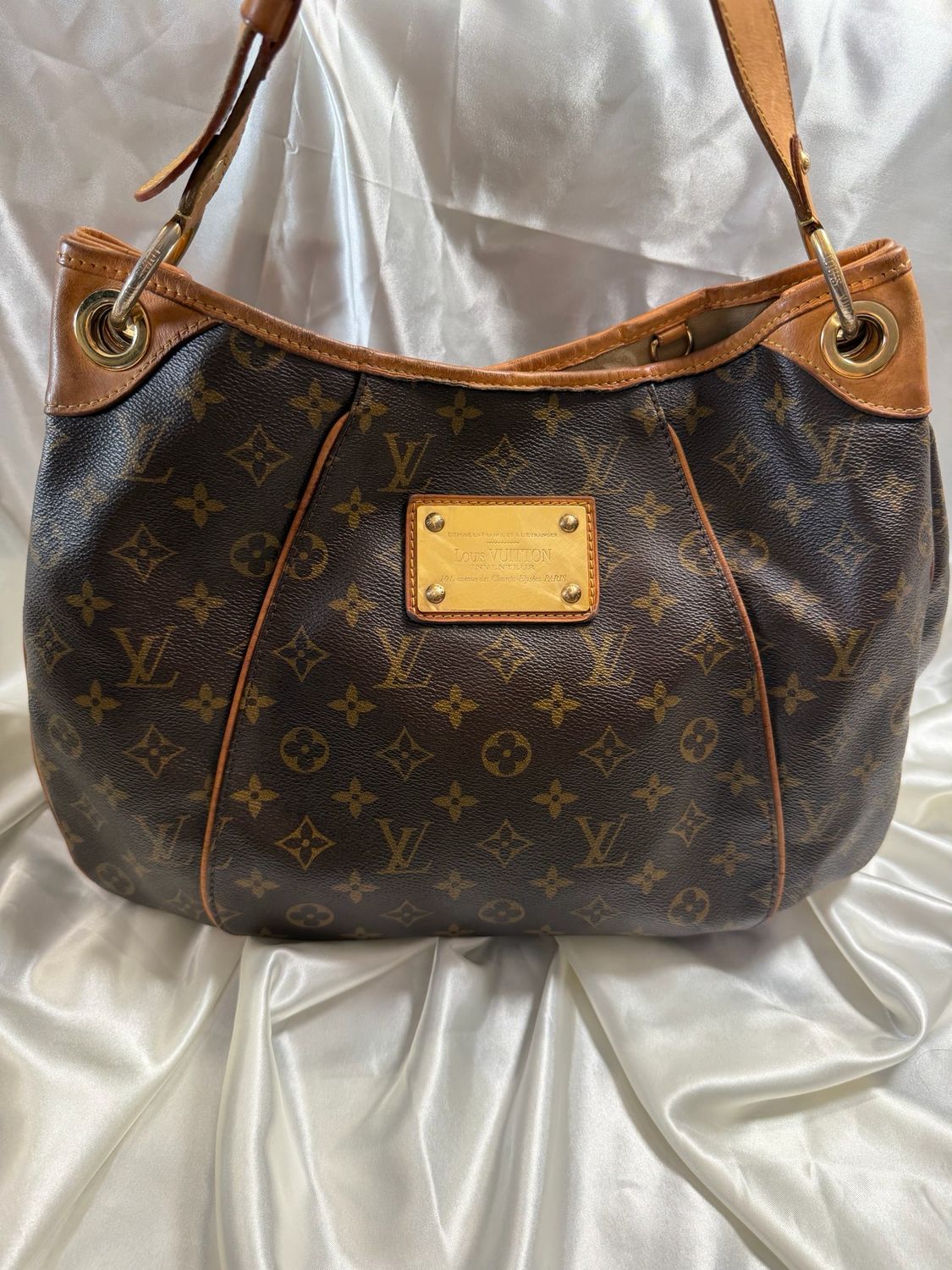 Louis Vuitton Galliera Pm Hobo Shoulder Bag