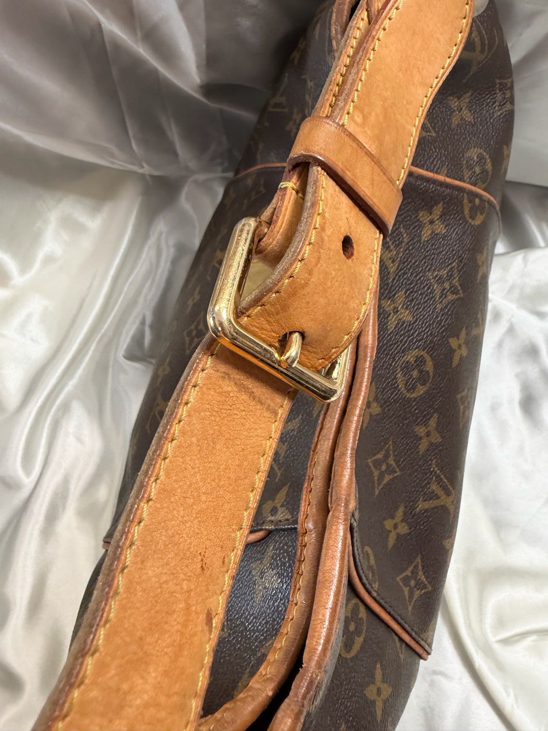 Louis Vuitton Galliera Pm Hobo Shoulder Bag