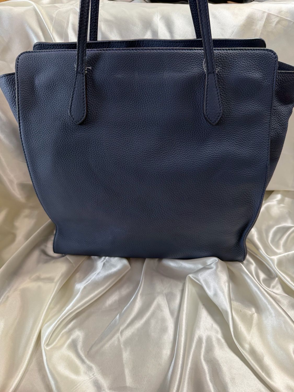 Gucci Pebbled Grainy Leather Swing Tote in Navy Blue