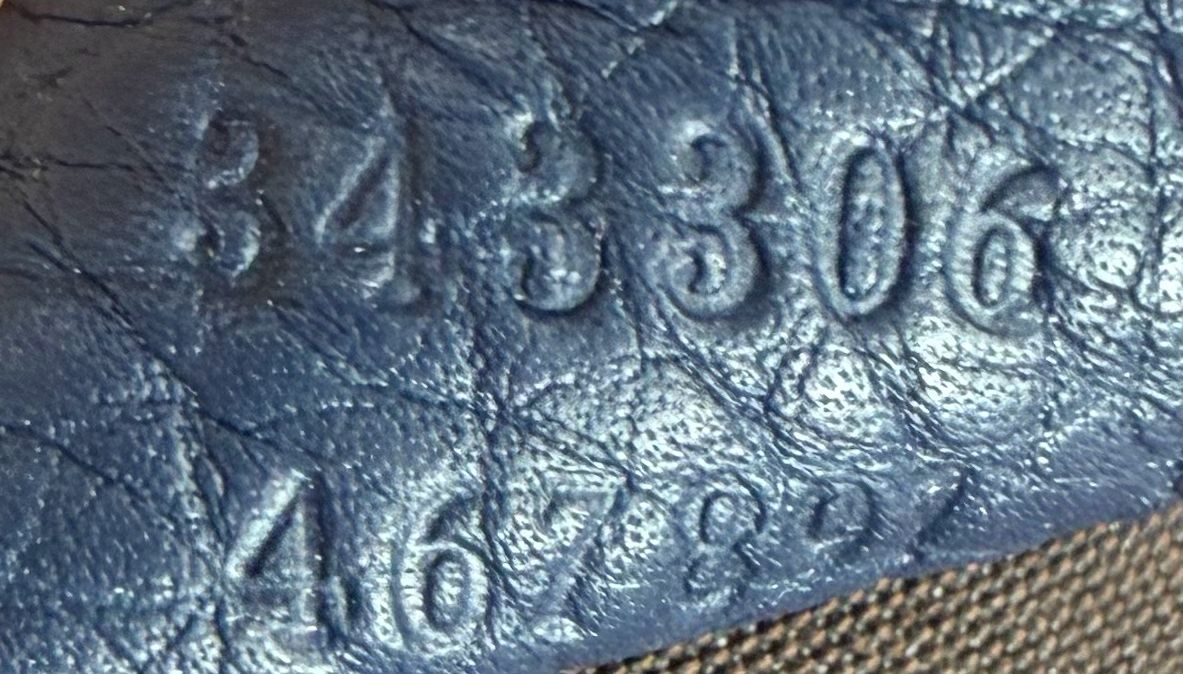 Gucci Pebbled Grainy Leather Swing Tote in Navy Blue