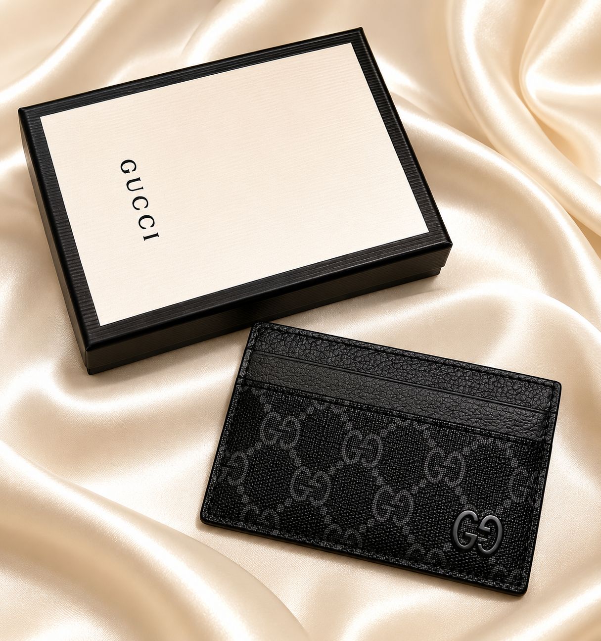 Gucci Monogram Supreme Gray Trim Card Case
