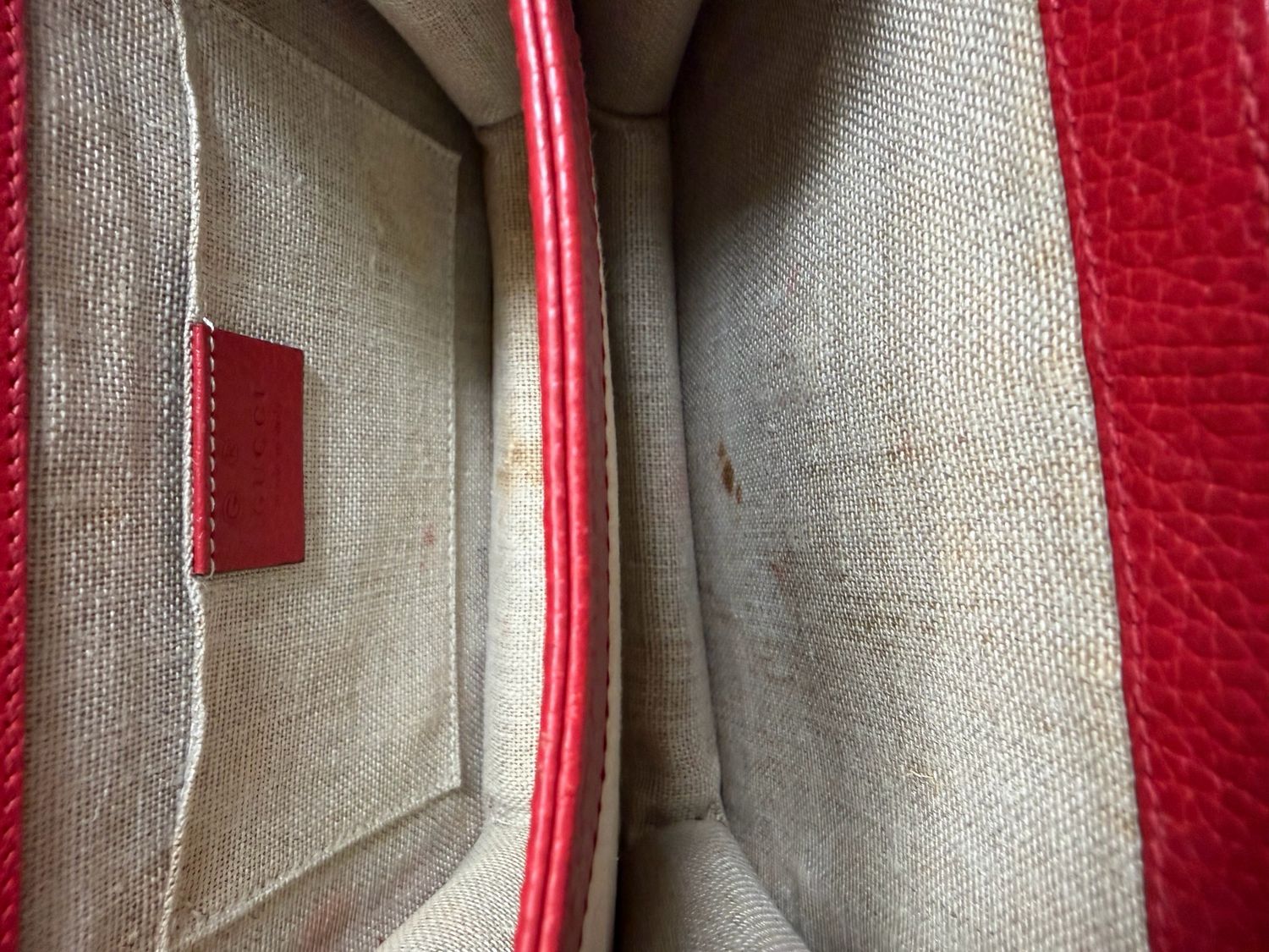 Gucci Pebbled Leather Interlocking Flap Chain Strap Crossbody Sling Medium in Red