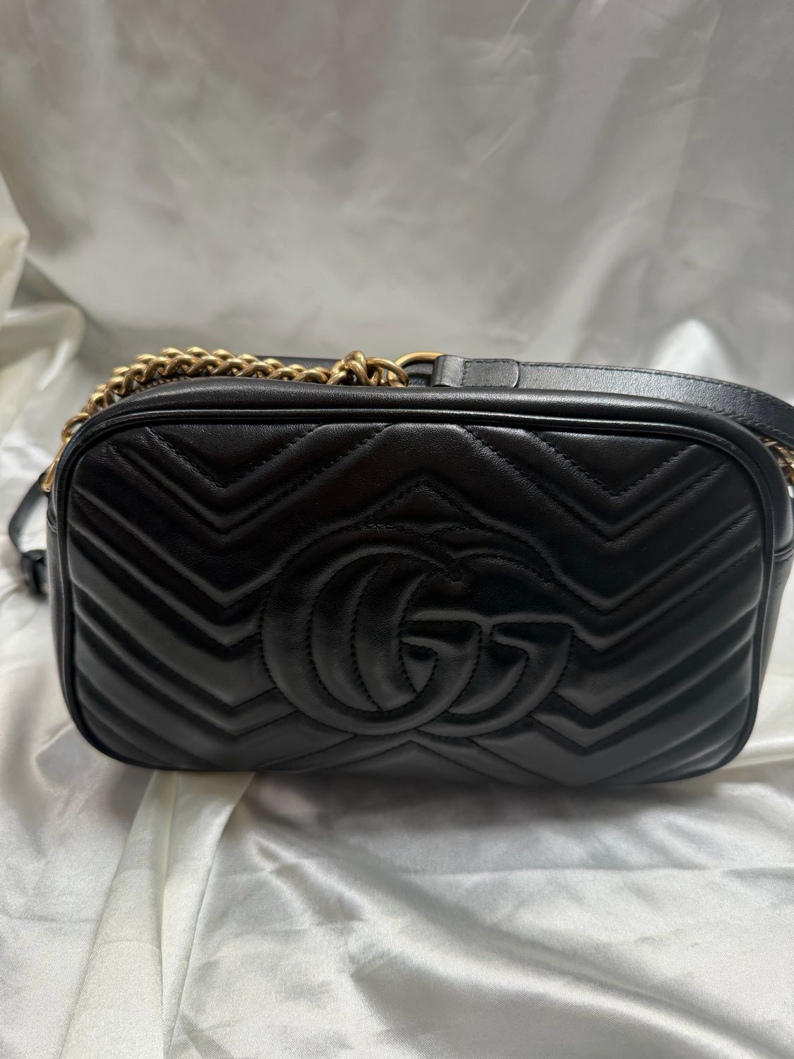 Gucci Marmont Matelasse Chevron Camera Bag Small in Black