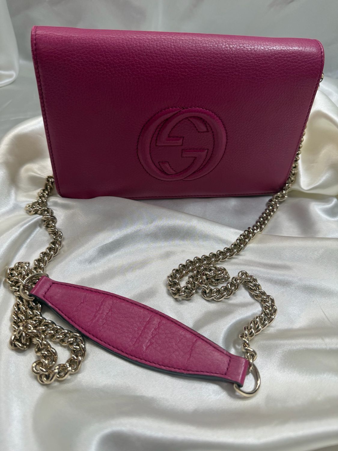 Gucci Pebbled Leather Calfskin Interlocking Crossbody Messenger Chain Strap Flap