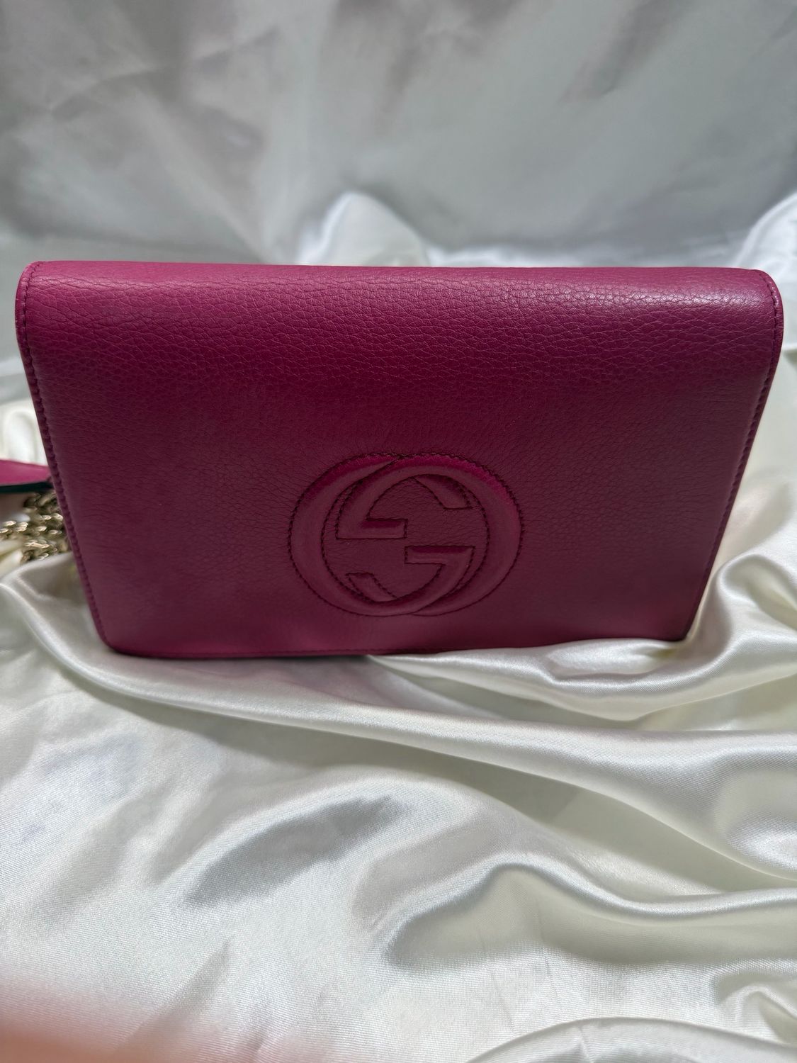Gucci Pebbled Leather Calfskin Interlocking Crossbody Messenger Chain Strap Flap