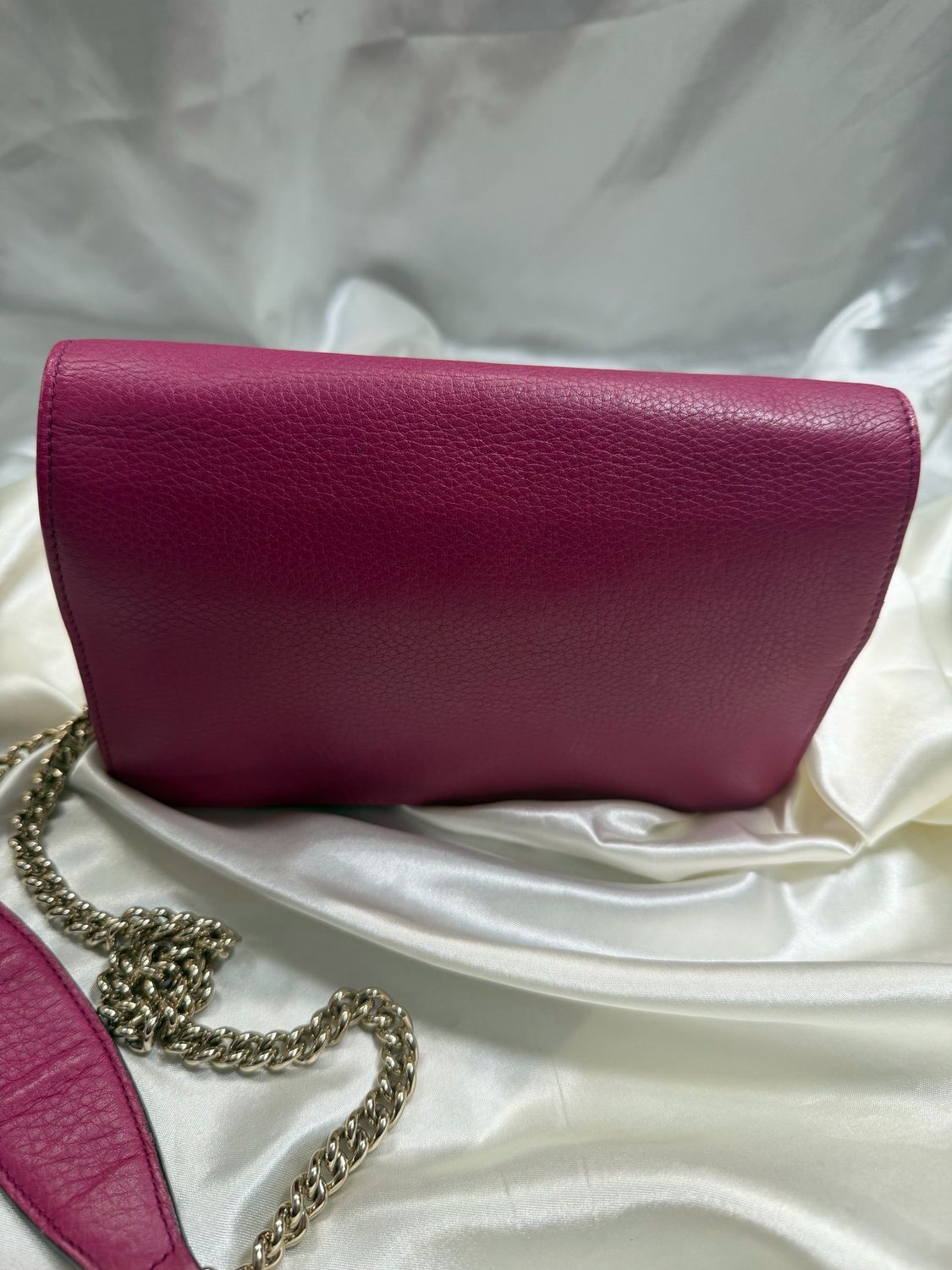Gucci Pebbled Leather Calfskin Interlocking Crossbody Messenger Chain Strap Flap