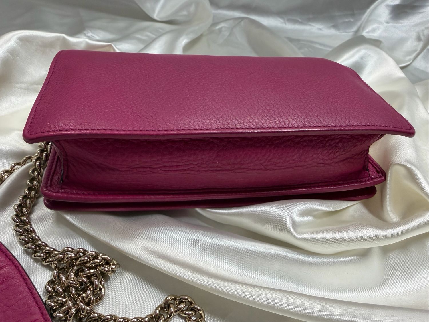 Gucci Pebbled Leather Calfskin Interlocking Crossbody Messenger Chain Strap Flap