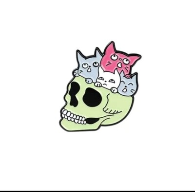 Peekaboo Kitty Skull