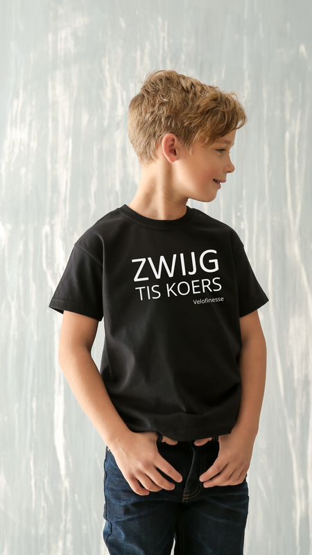 T-Shirt "ZWIJG TIS KOERS" ZWART Kids