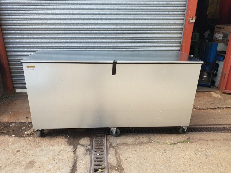 Horse Feeder Box