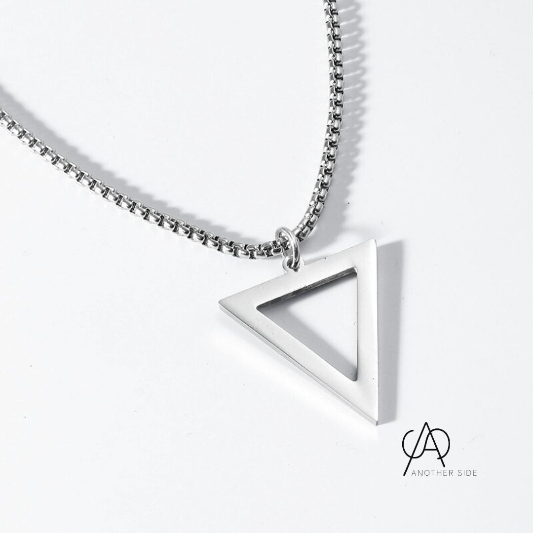 TRIANGLE SILVER - Necklace