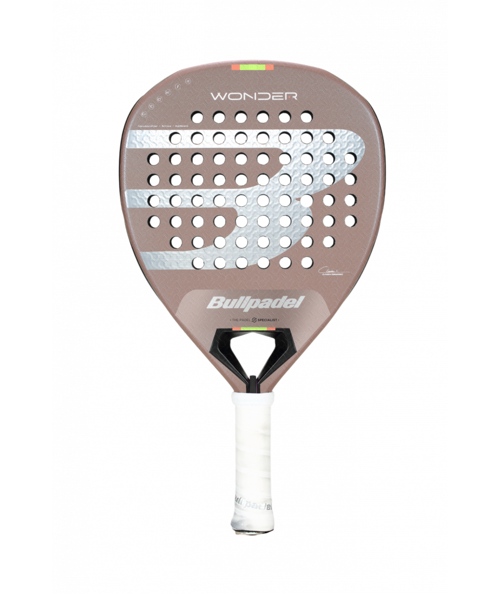 PALA BULLPADEL WONDER 2026 CLAUDIA FERNANDEZ + PROTECTOR + GRIP (PREVENTA)