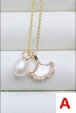 Natural pacific pearl with necklace