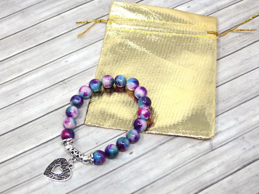 Bracelet pour femme chic Thurcolas en perles de Jade teinté en bleu et violet avec pampille en forme de coeur filigrané en argent antique 