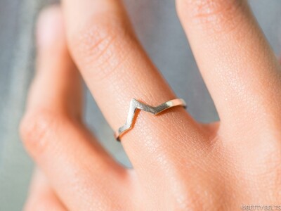 Ventura &quot;V&quot; Ring