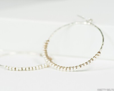 JACQUELINE Pearl Hoops