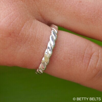 Twist Ring (3 mm)