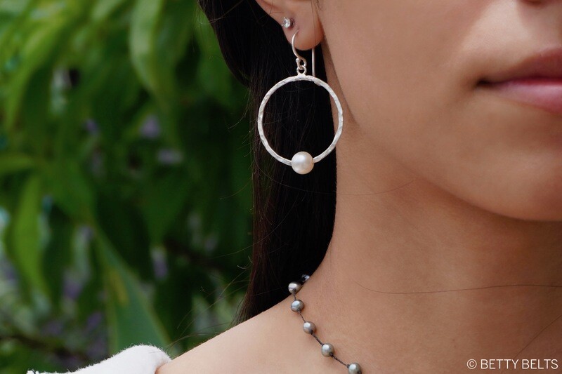 MARY Hammered Pearl Hoops