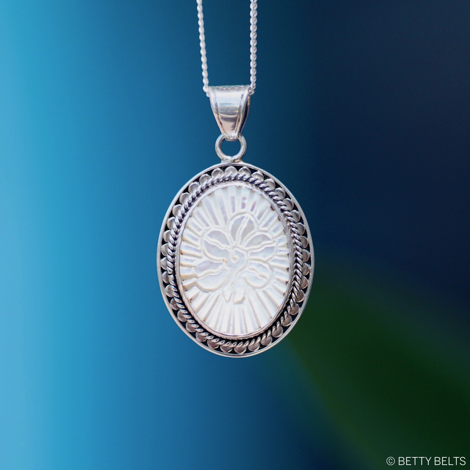 ☀️ Betty Sunshine Necklace ☀️