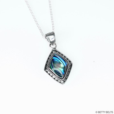 Ava Shell Necklace