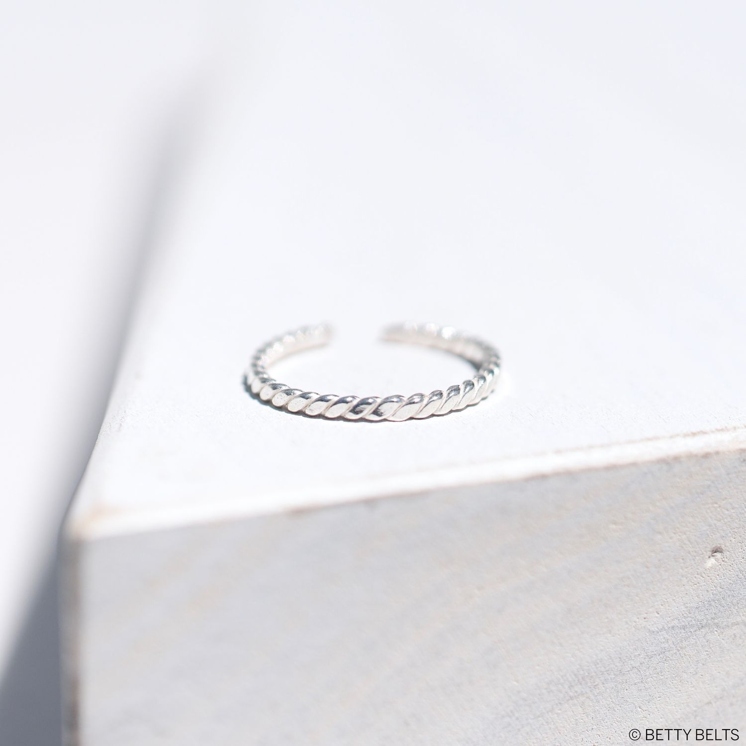 Twist Toe Ring