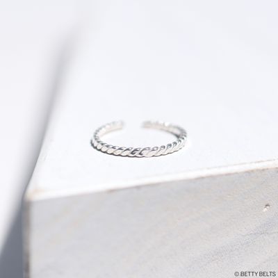 Twist Toe Ring